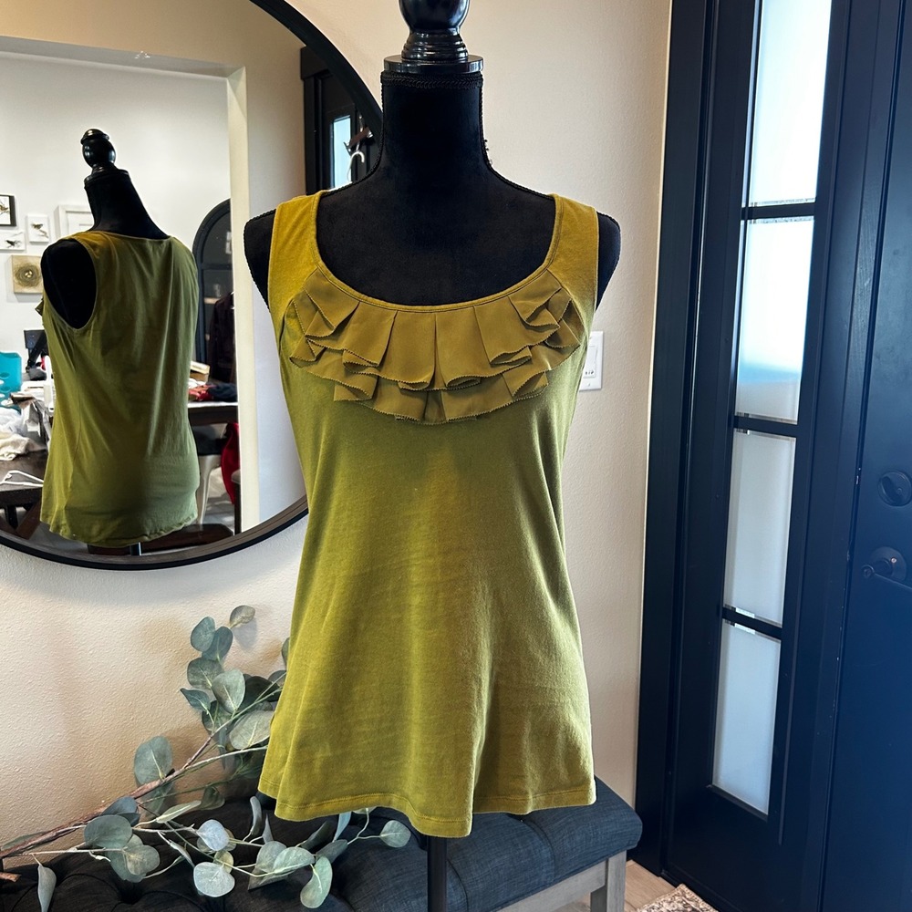 Ann Taylor LOFT Olive Green Ruffle Neck Sleeveless Knit Top Medium 261927